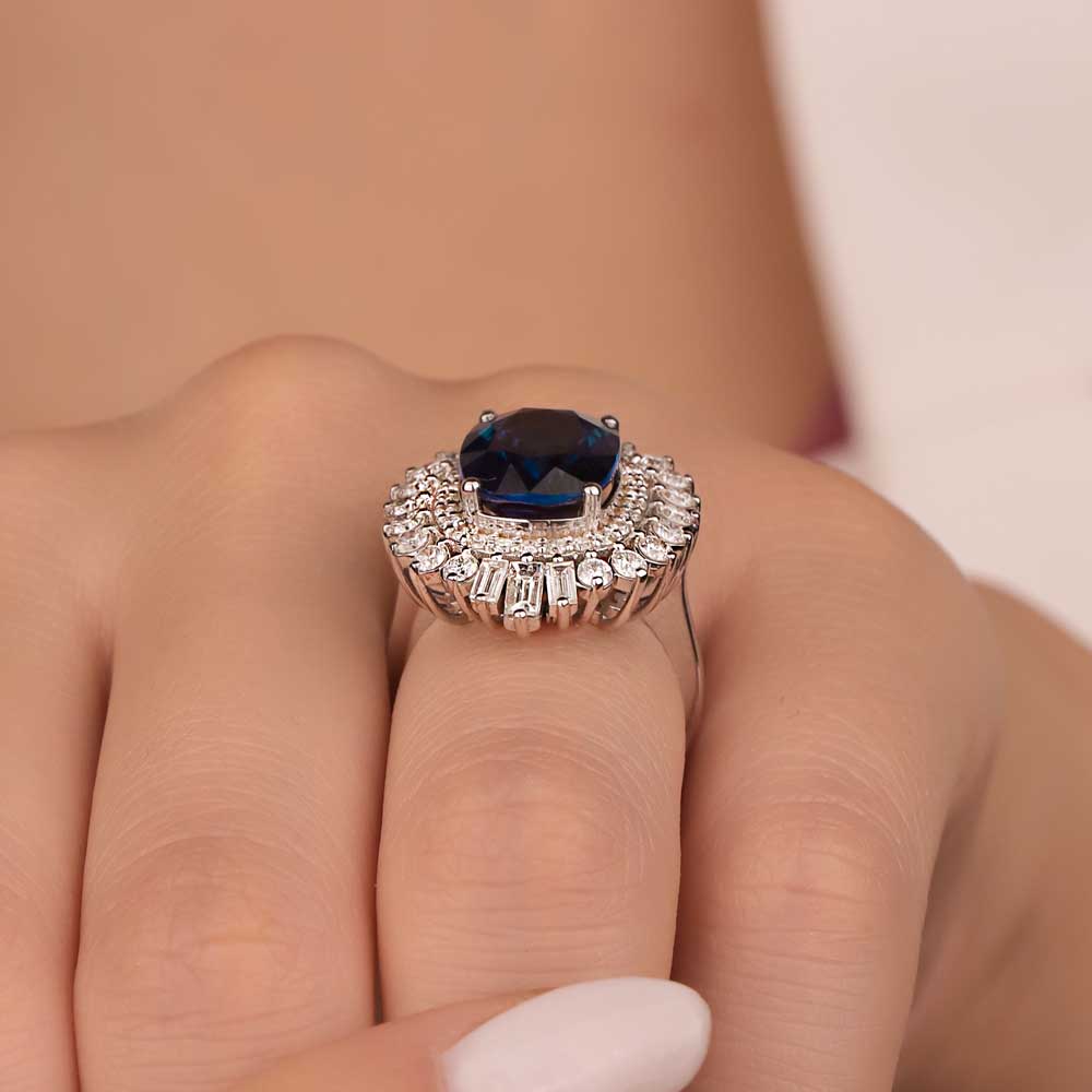 8,60 Karat Lab Pırlanta Cushion Kesim Mega Safir Yüzük