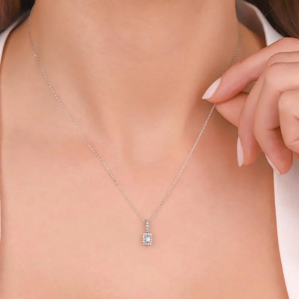 0.19 Karat Pırlantalı baget Taşlı Kolye