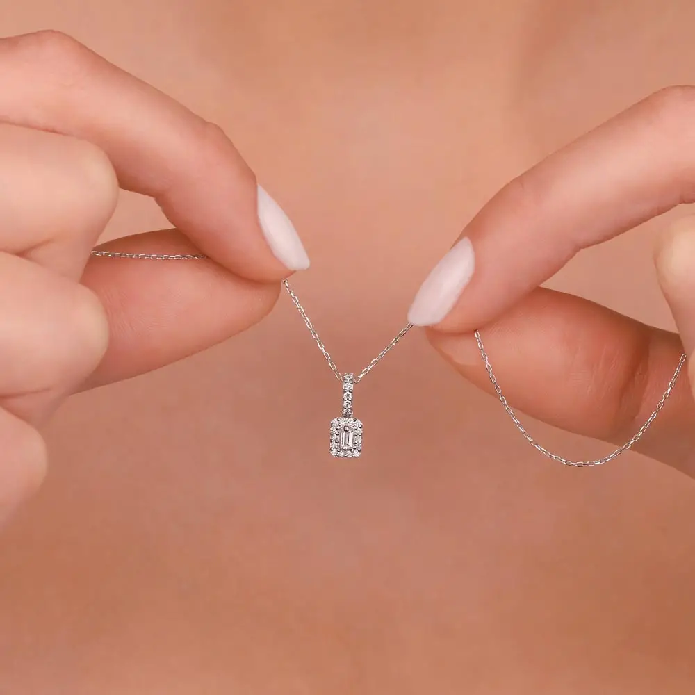 0.19 Karat Pırlantalı baget Taşlı Kolye