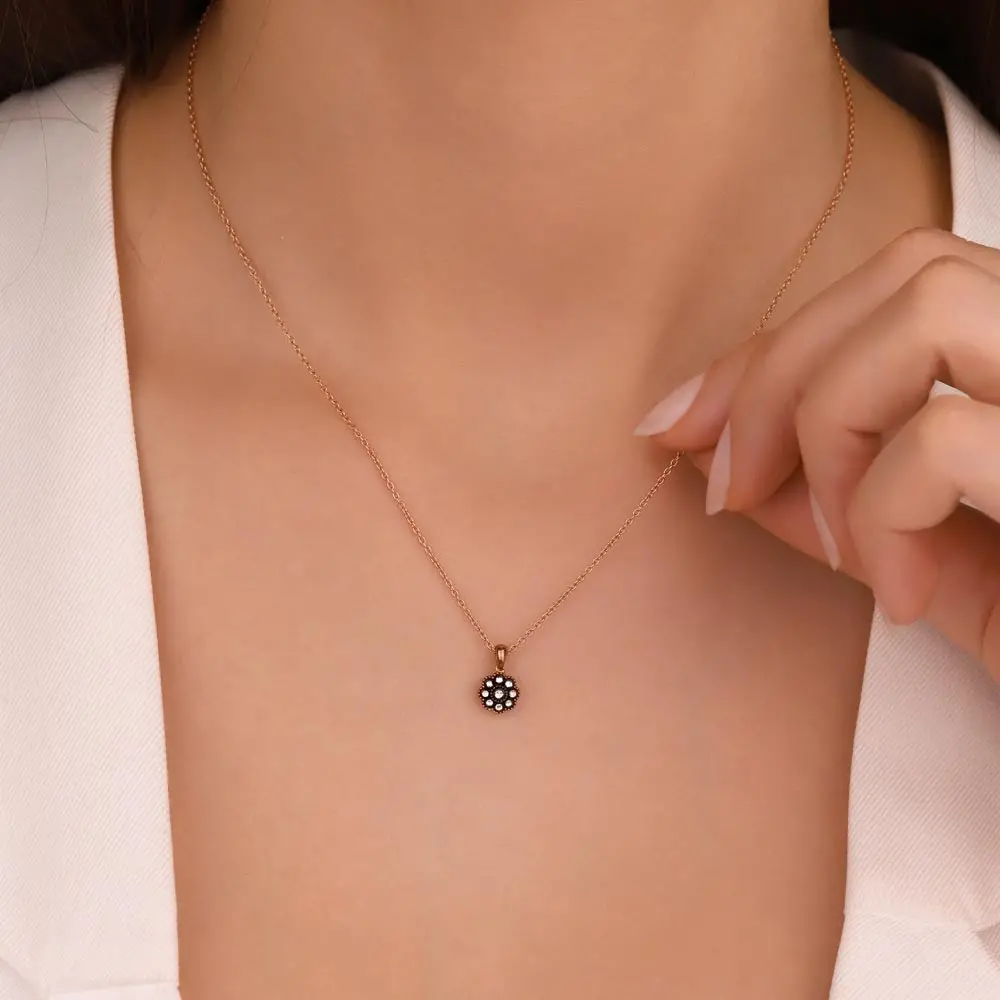 0,05 Karat Pırlanta Taşlı Elmas Gül Kolye