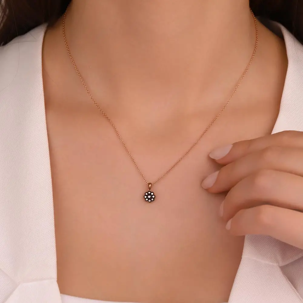 0,05 Karat Pırlanta Taşlı Elmas Gül Kolye