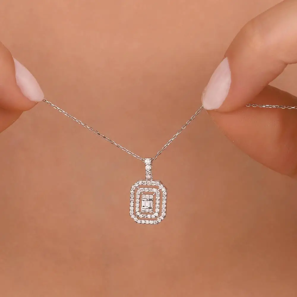 0,33 Karat Pırlantalı baget Taşlı Kolye