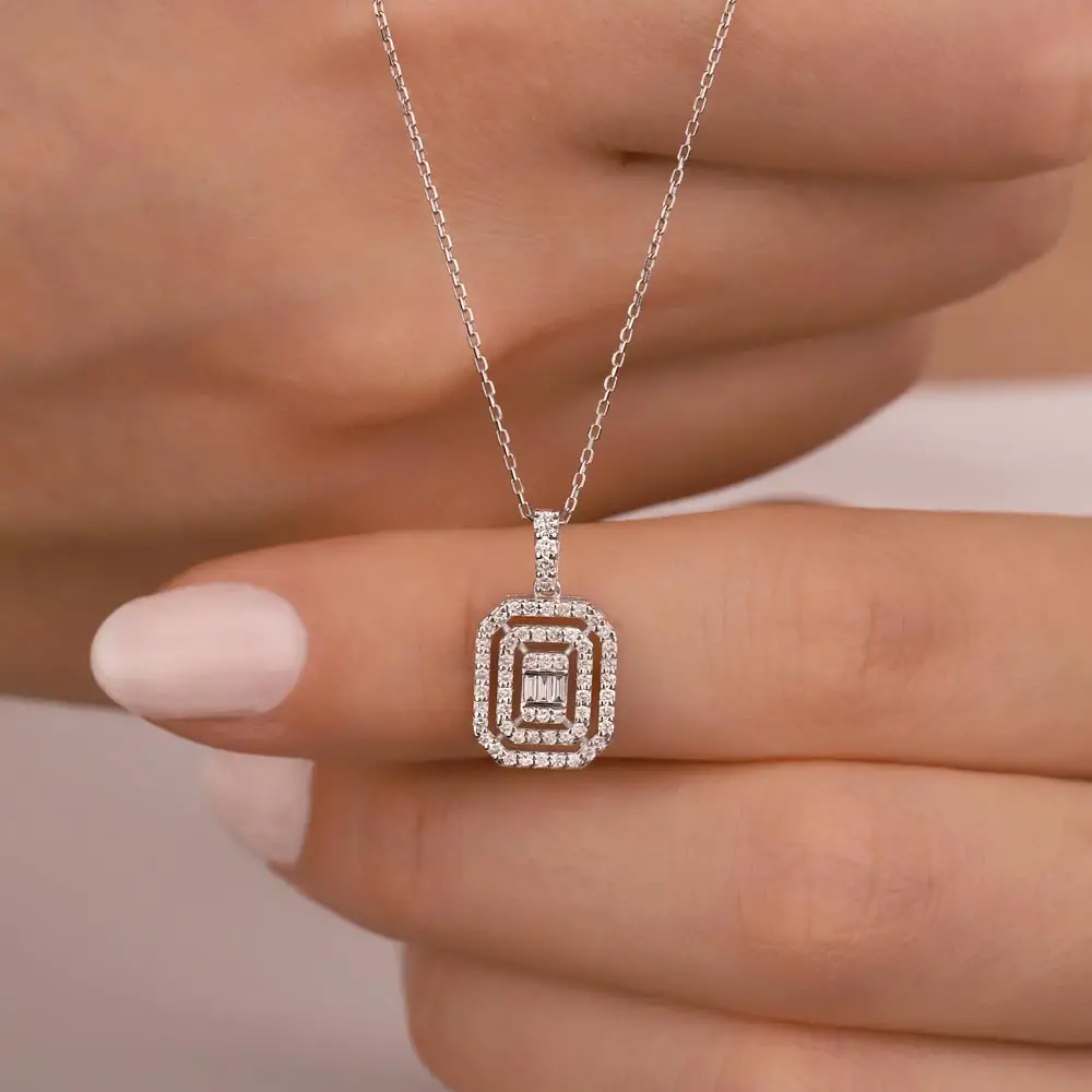 0,33 Karat Pırlantalı baget Taşlı Kolye