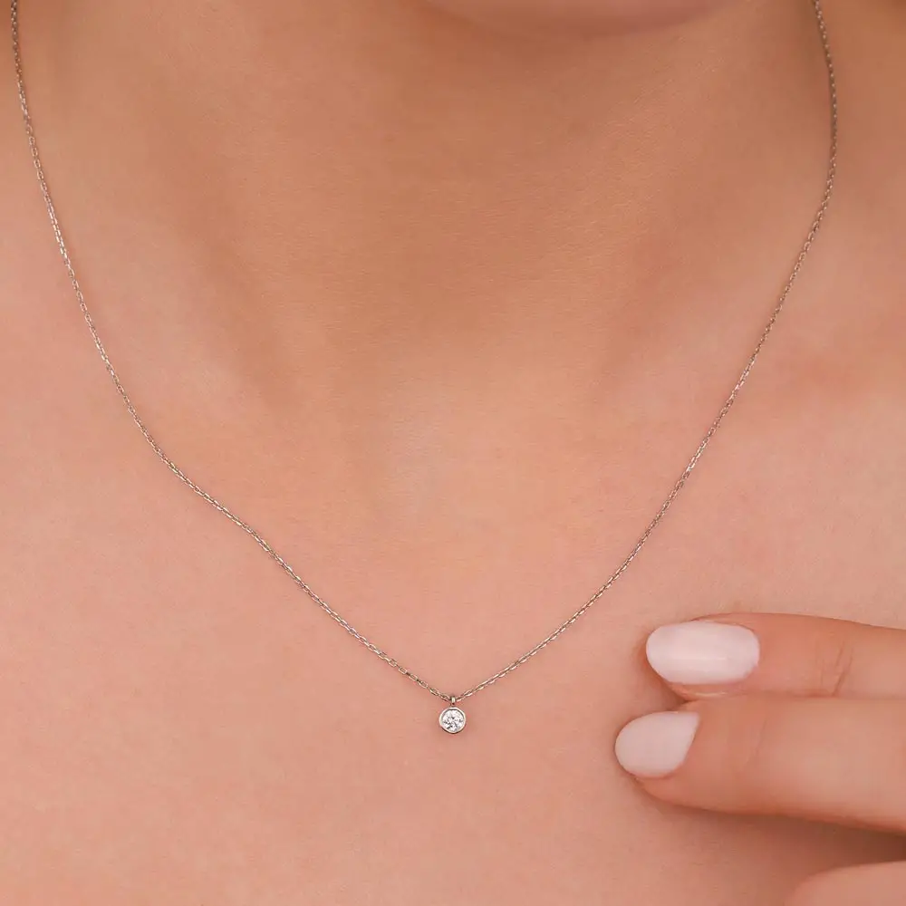 0,08 Karat Pırlantalı Oval Taşlı Kolye