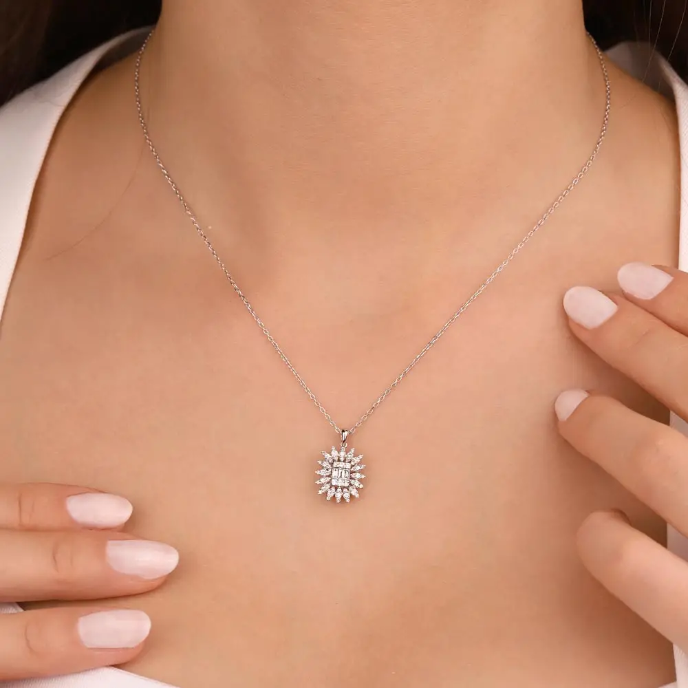 0,41 Karat Pırlantalı baget Taşlı Kolye