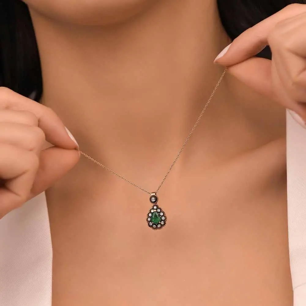 0,84 Karat Pırlanta Taşlı Damla Kesim Elmas Kolye