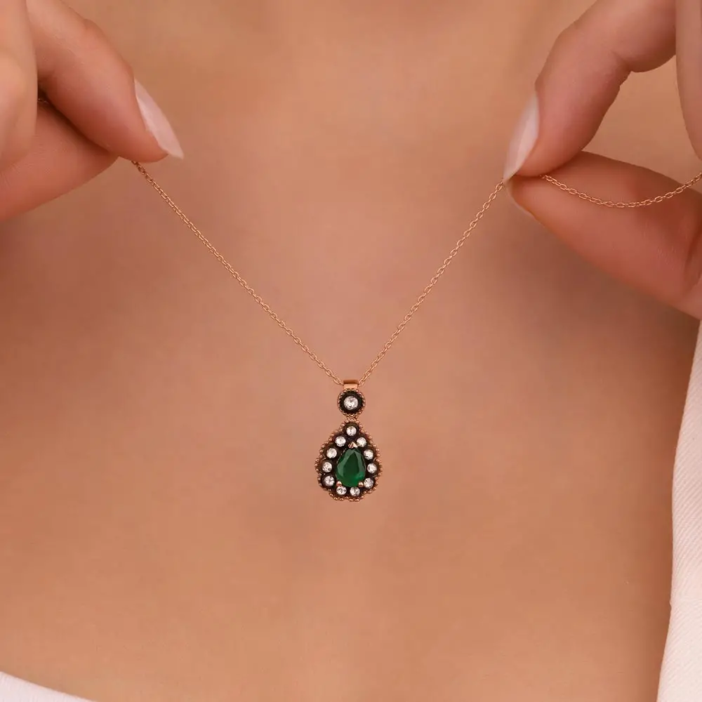 0,84 Karat Pırlanta Taşlı Damla Kesim Elmas Kolye