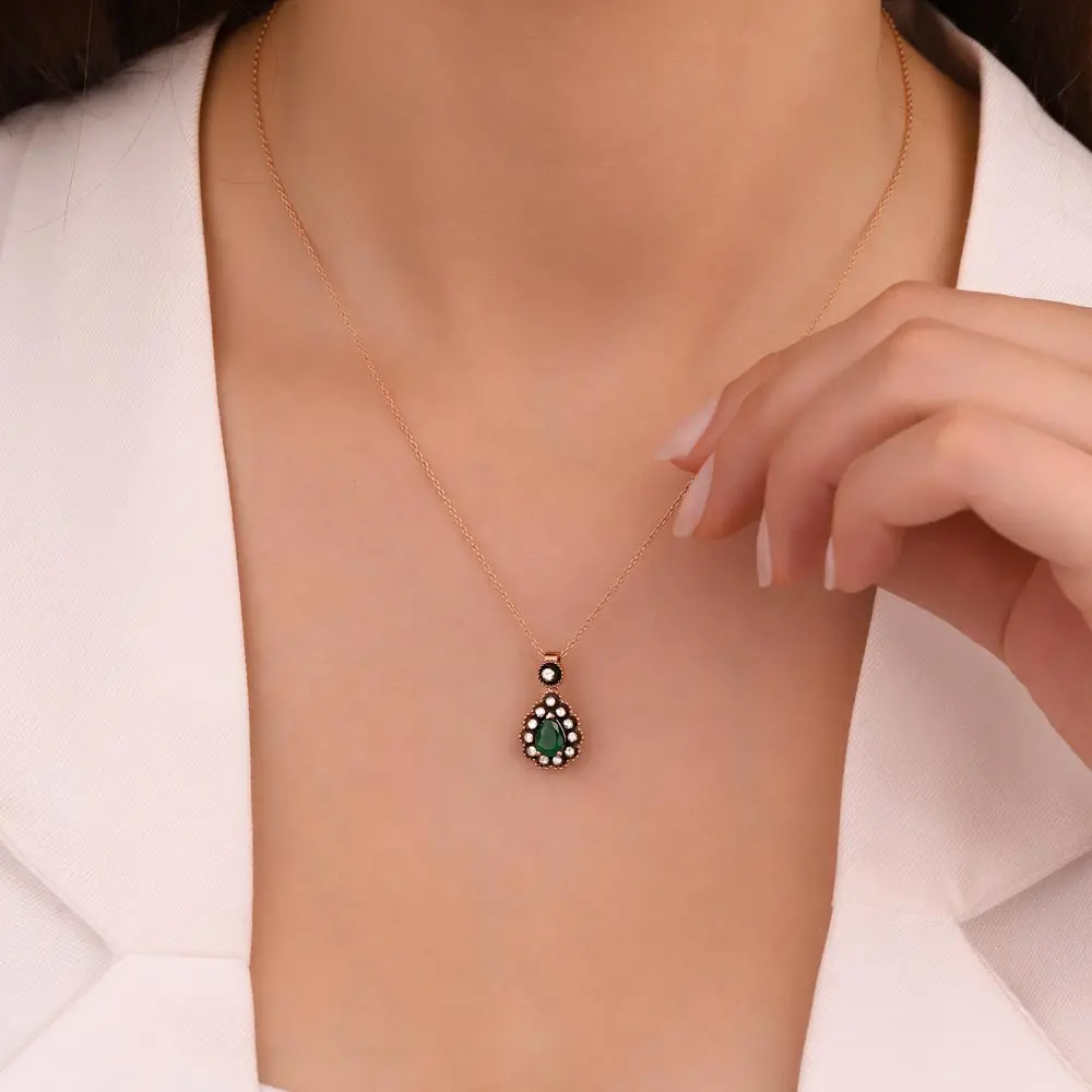 0,84 Karat Pırlanta Taşlı Damla Kesim Elmas Kolye