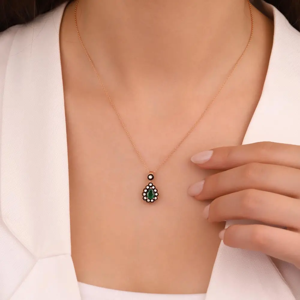 0,84 Karat Pırlanta Taşlı Damla Kesim Elmas Kolye