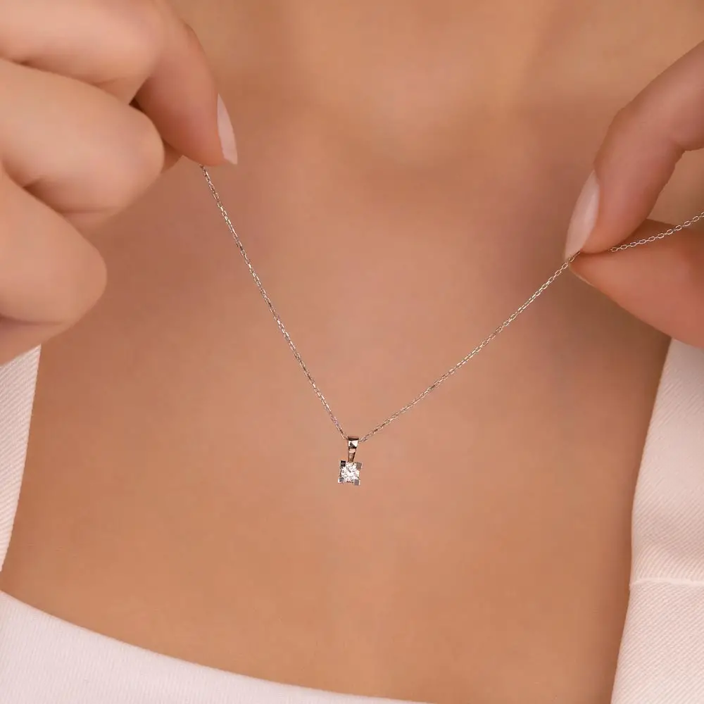 0,12 Karat Pırlantalı Tektaş Bayan Kolye