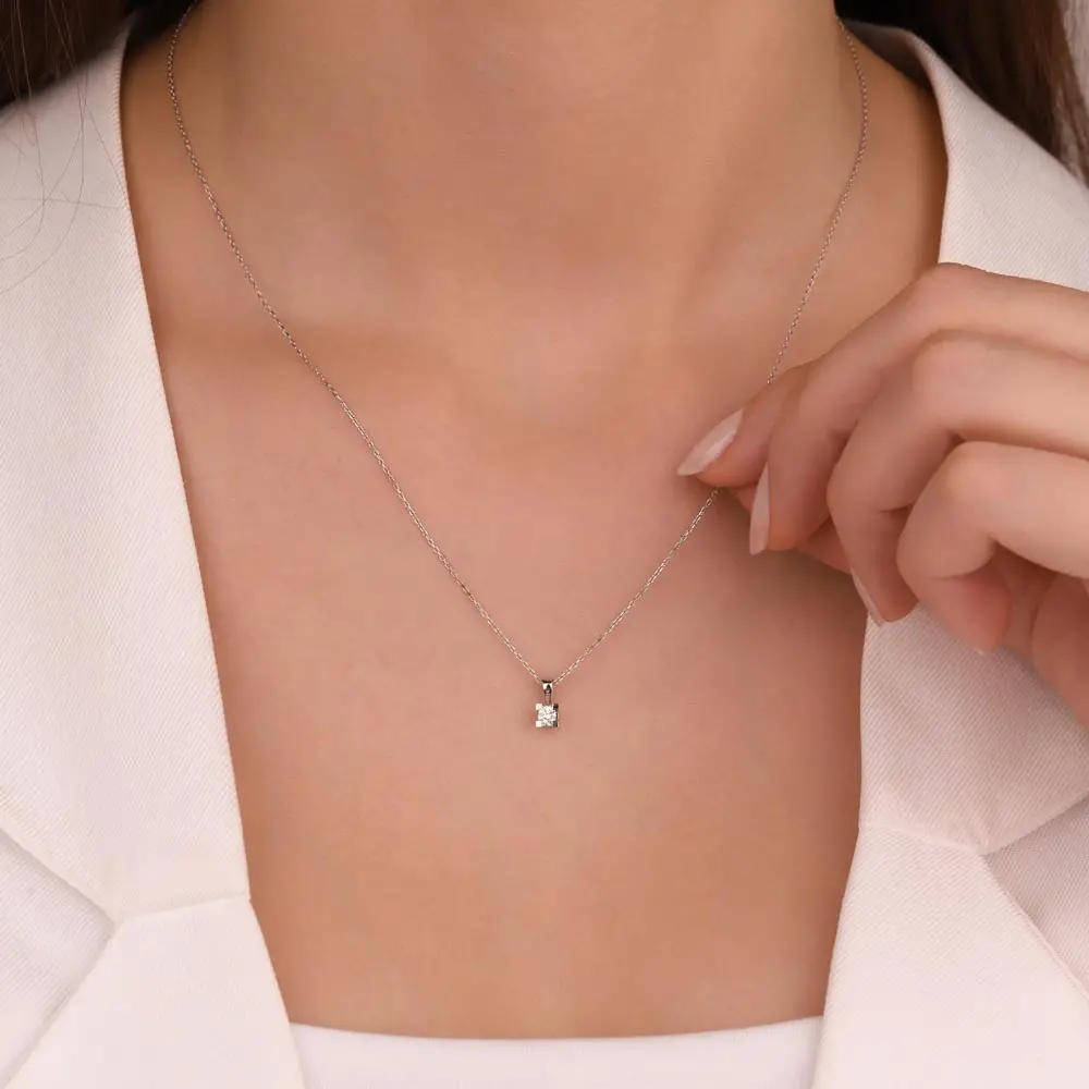 0,12 Karat Pırlantalı Tektaş Bayan Kolye
