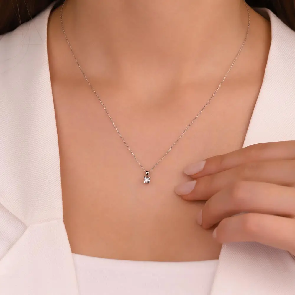 0,12 Karat Pırlantalı Tektaş Bayan Kolye