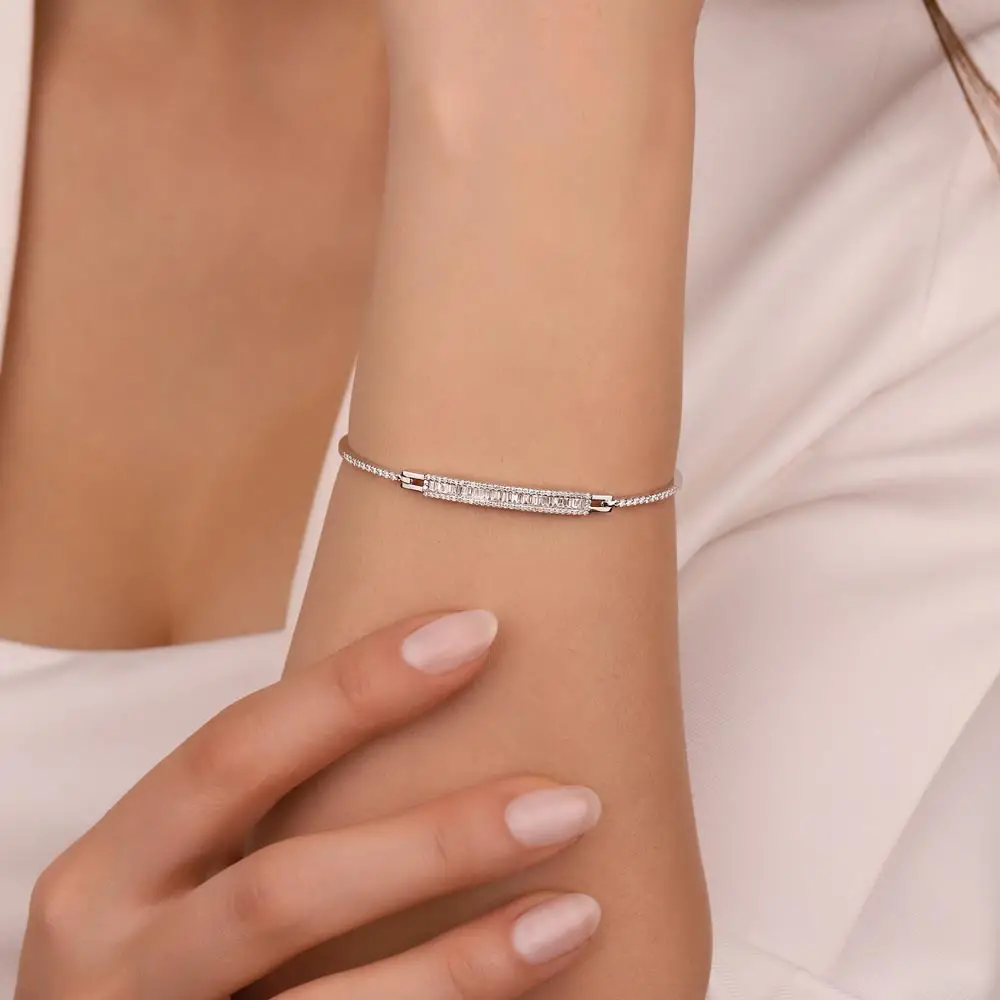 0,67 Karat Pırlanta Baget Taşlı Özel Tasarım Bileklik