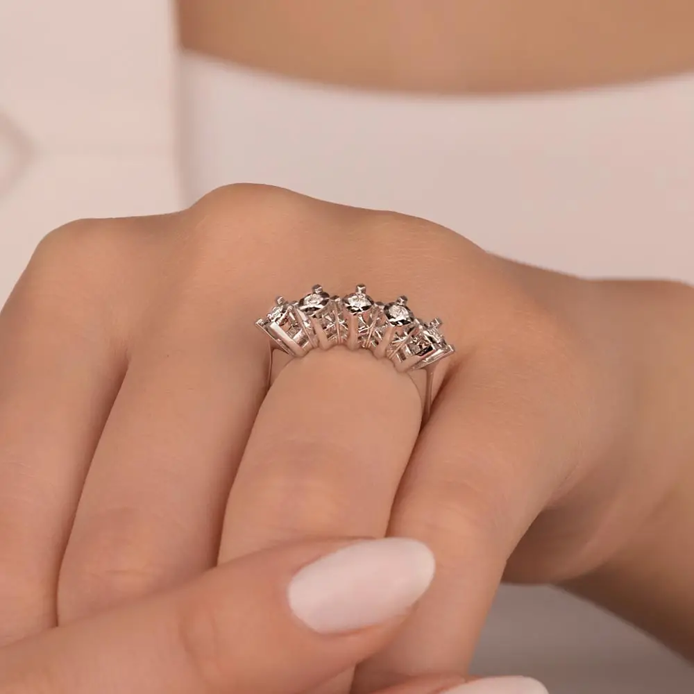 0.11 Karat Pırlantalı Beştaş Yüzük