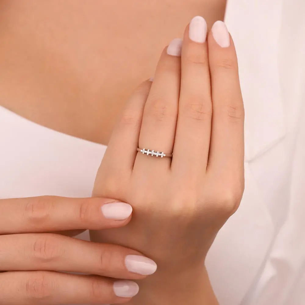 0,09 ct Kare Tırnak Pırlanta Mini Beştaş Yüzük