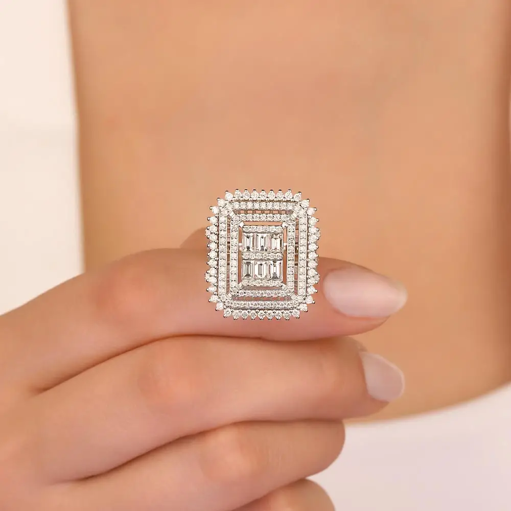 2,38 Karat Pırlantalı baget Taşlı Yüzük