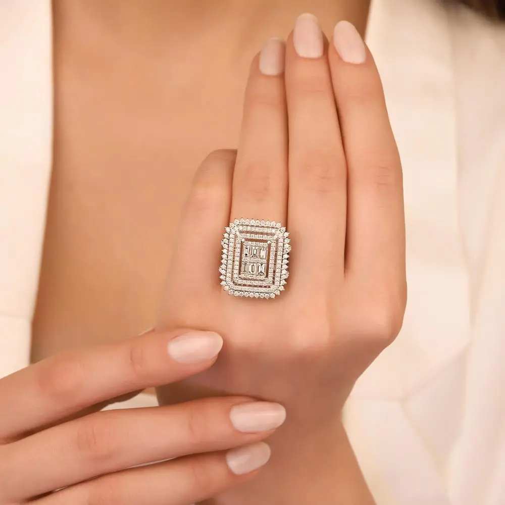2,38 Karat Pırlantalı baget Taşlı Yüzük