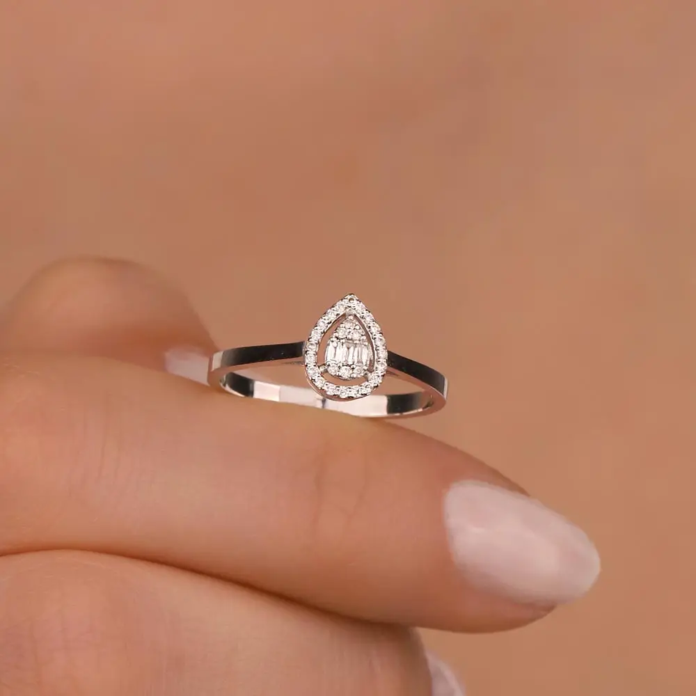 0.16 Karat Pırlanta Taşlı Baget Yüzük