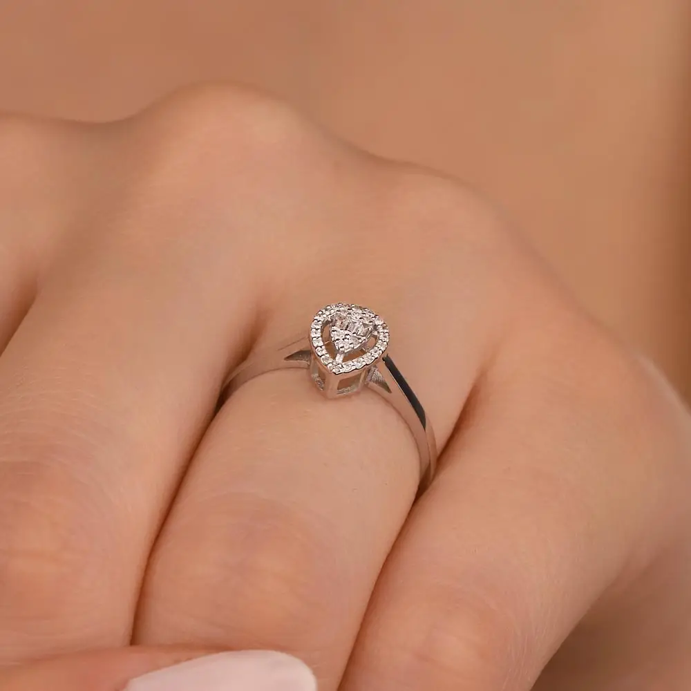 0.16 Karat Pırlanta Taşlı Baget Yüzük
