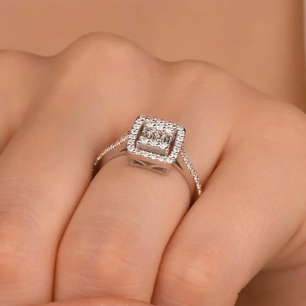 0,52 ct Pırlantalı Klasik baget Yüzük
