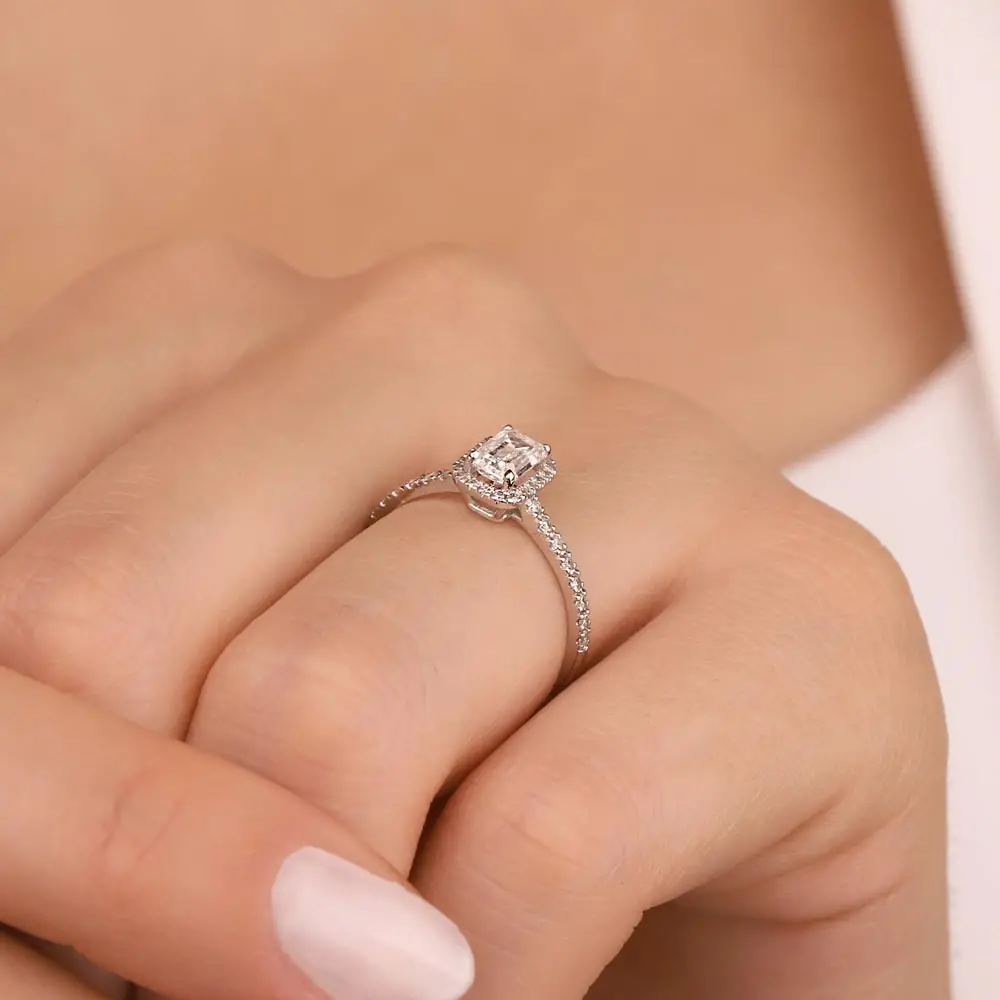 0,81 Karat Pırlanta Özel Tasarım Baget Yüzük