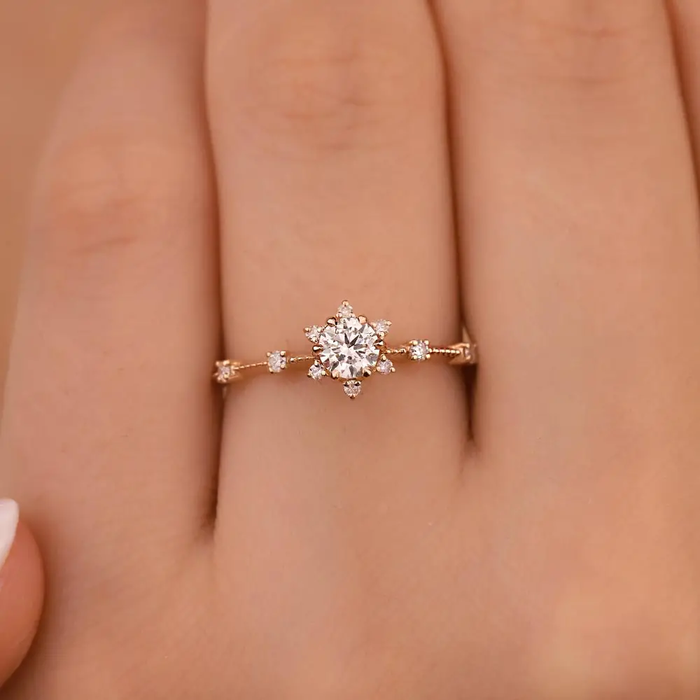 0,32 Karat Pırlantalı Lotus Vintage Tektaş Yüzük