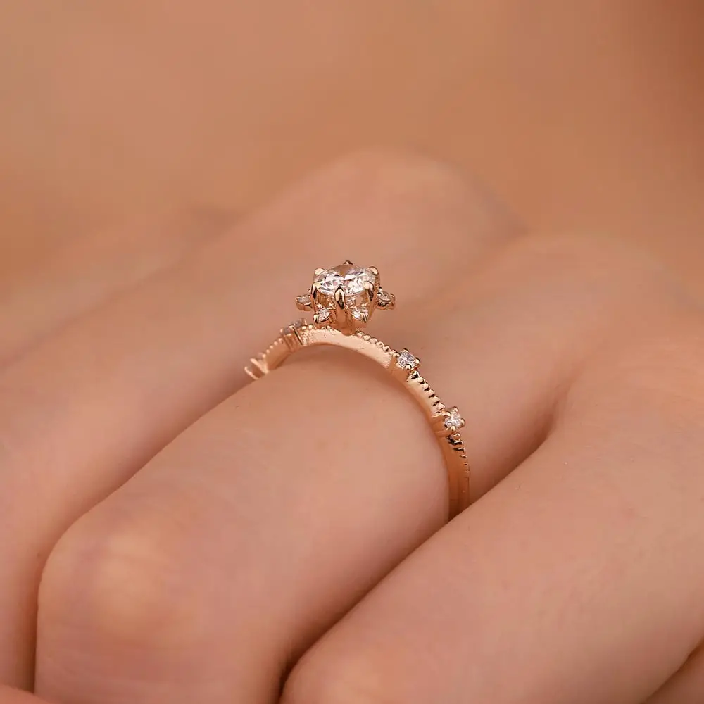 0,32 Karat Pırlantalı Lotus Vintage Tektaş Yüzük