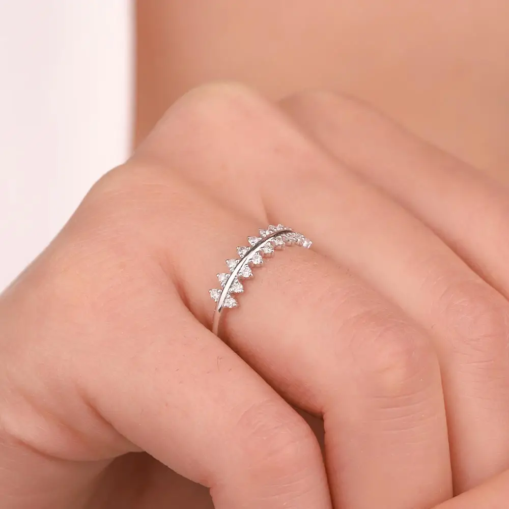 0,23 Karat Pırlantalı Fantezi Yarımtur Yüzük