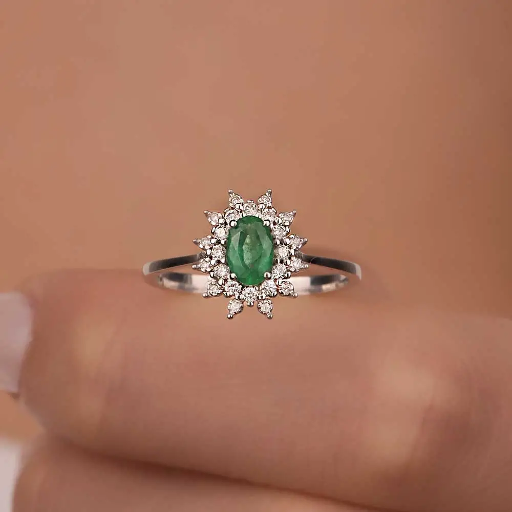 0,52 Karat Pırlanta Taşlı Zümrüt Yüzük