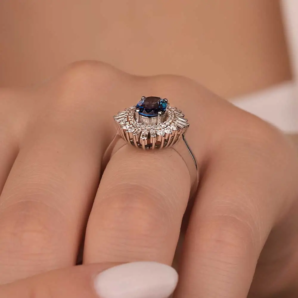 2,1 Karat Pırlantalı Safir Taşlı Oval Yüzük