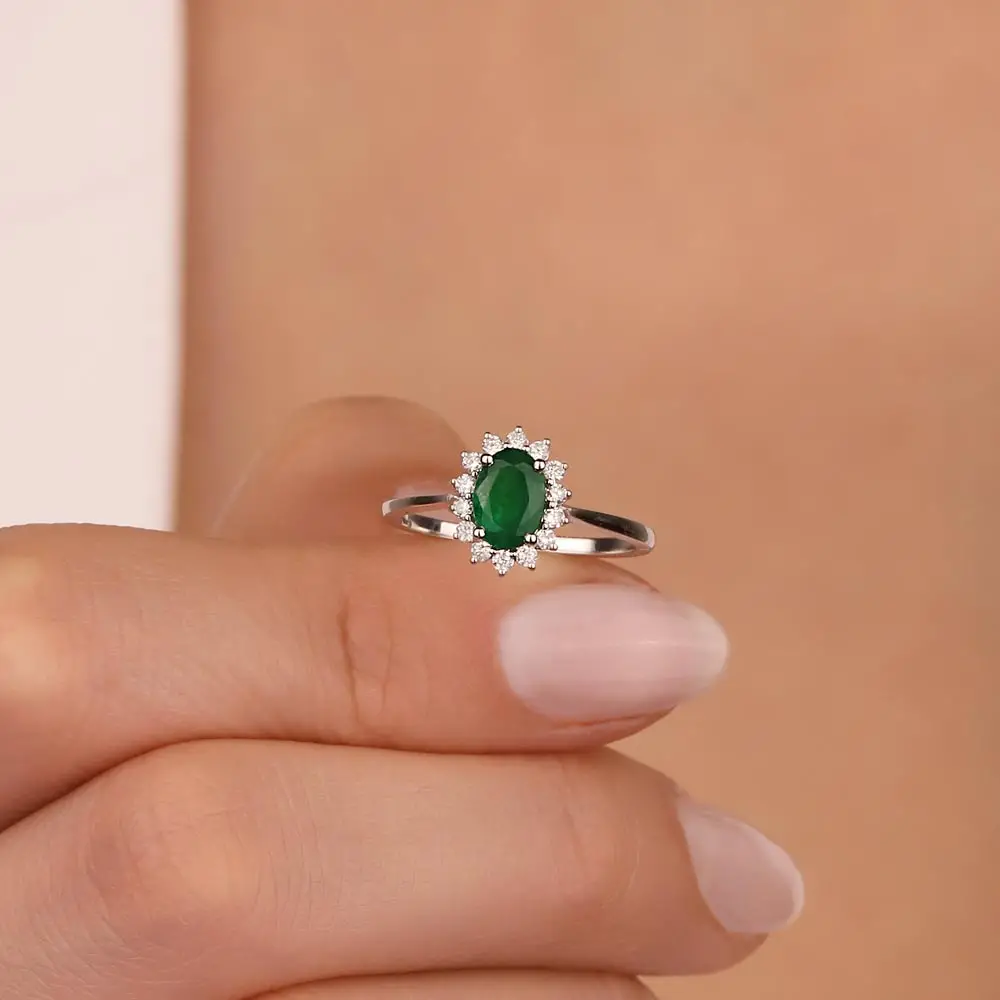 0,88 Karat Pırlantalı Zümrüt Taşlı Yüzük
