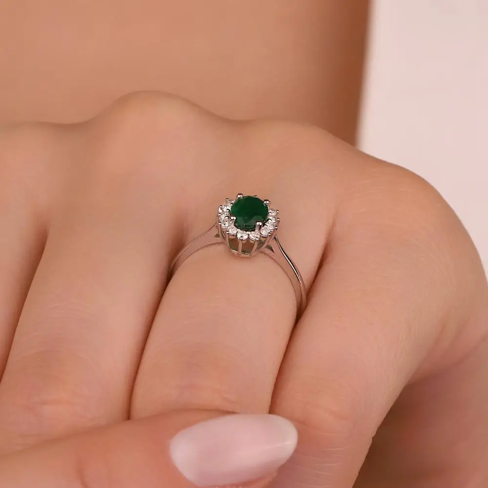 0,88 Karat Pırlantalı Zümrüt Taşlı Yüzük