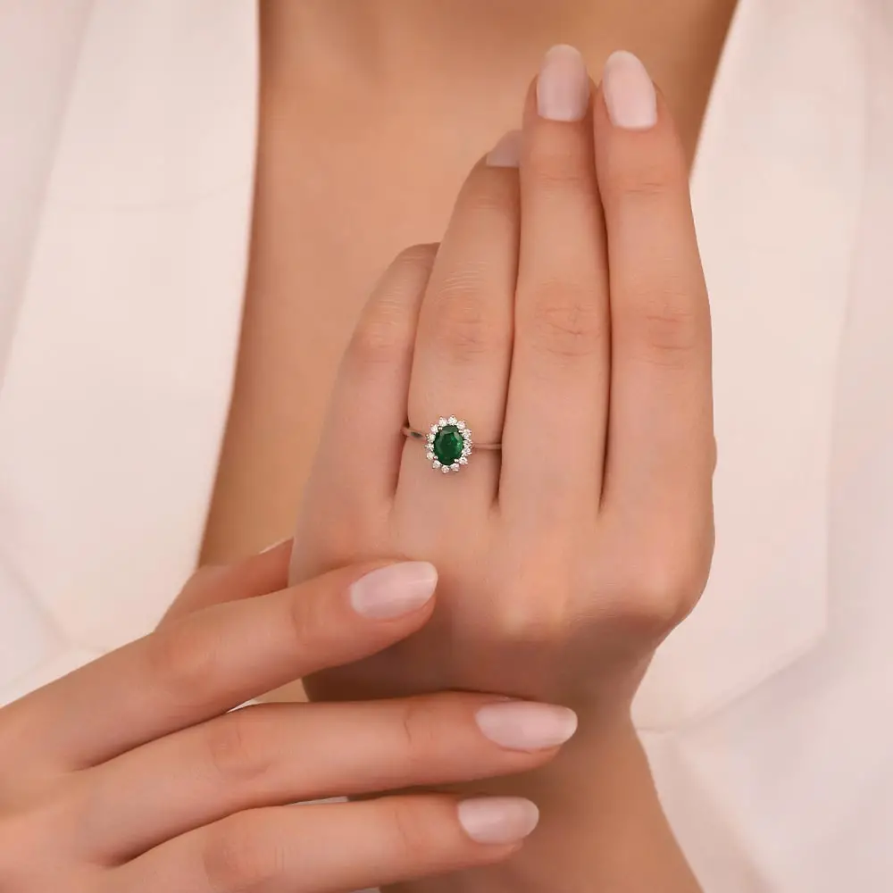 0,88 Karat Pırlantalı Zümrüt Taşlı Yüzük