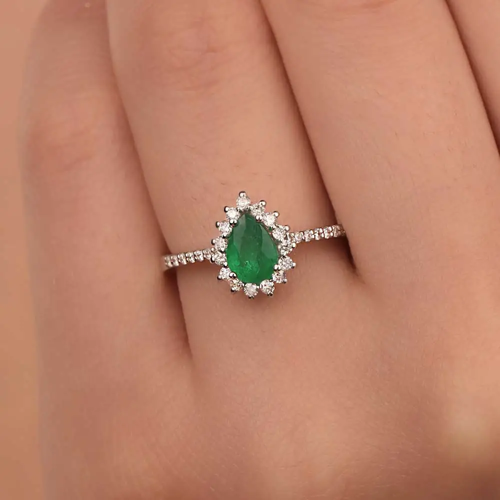 0,92 Karat Pırlantalı Zümrüt Taşlı Yüzük
