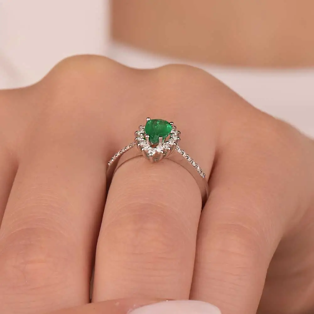 0,92 Karat Pırlantalı Zümrüt Taşlı Yüzük