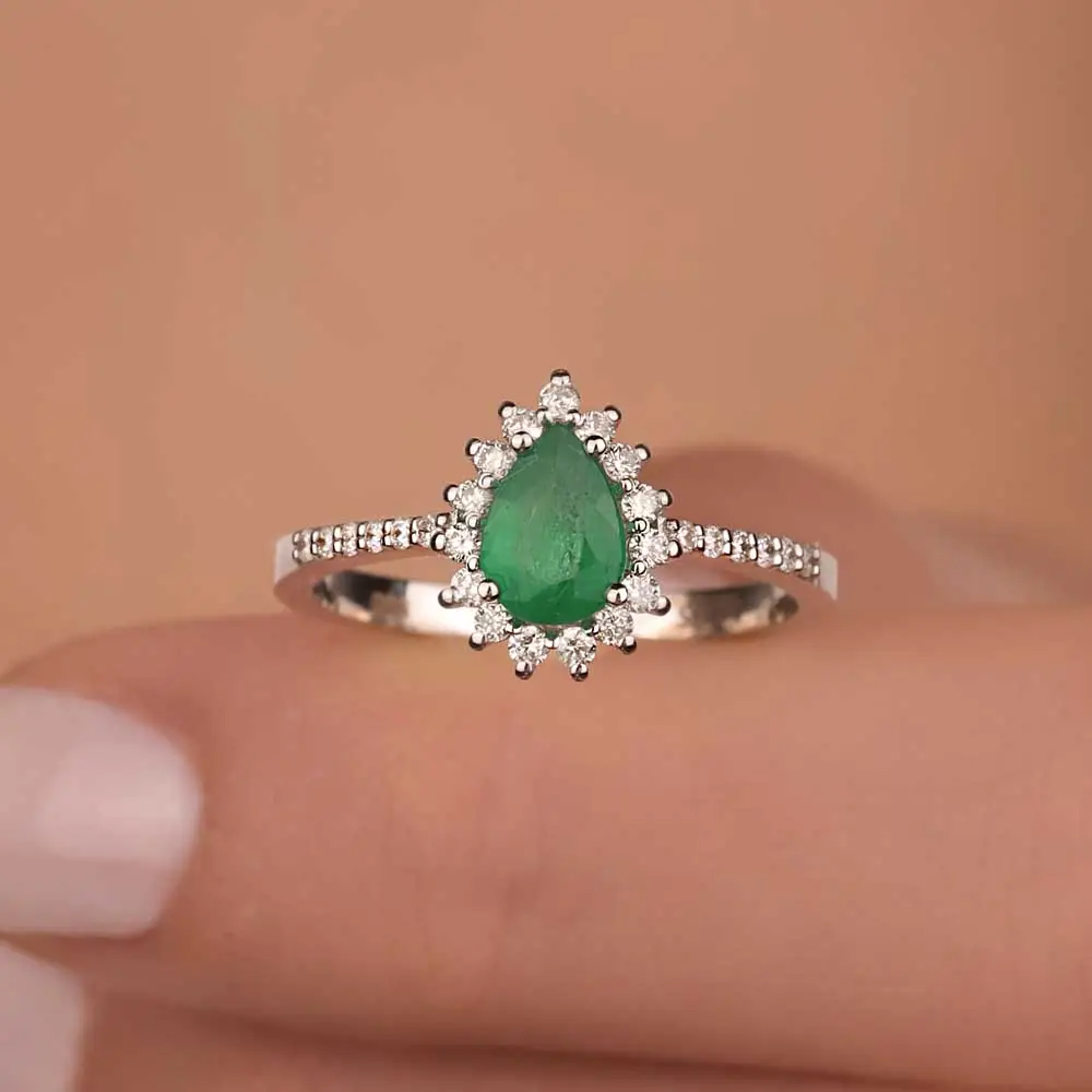 0,92 Karat Pırlantalı Zümrüt Taşlı Yüzük