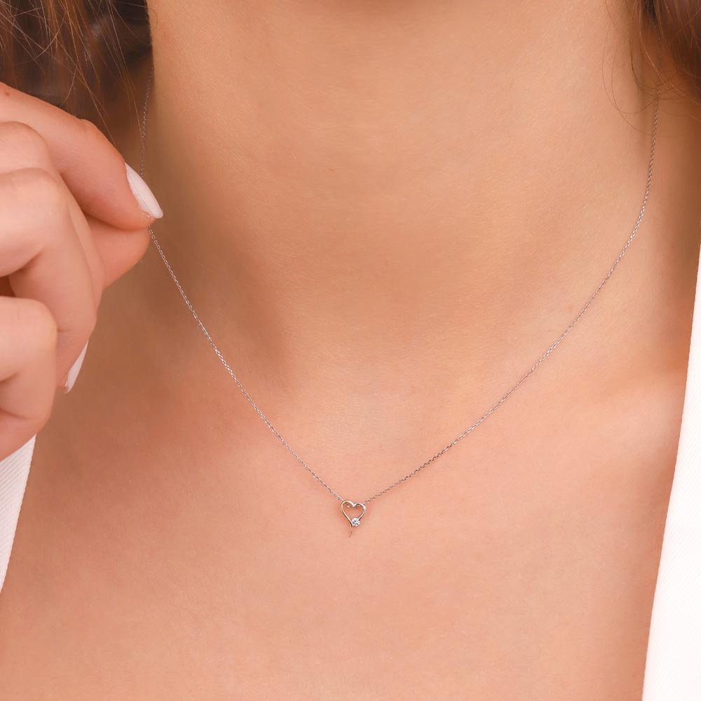 0,02 Karat Pırlanta Taşlı Kalp Şans Kolye