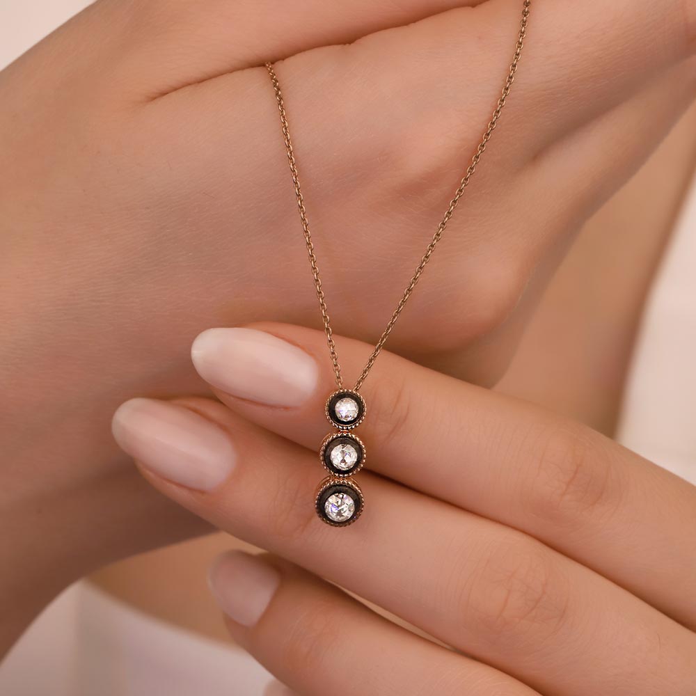 0,32 Karat Pırlantalı Sıra Taşlı Elmas Kolye