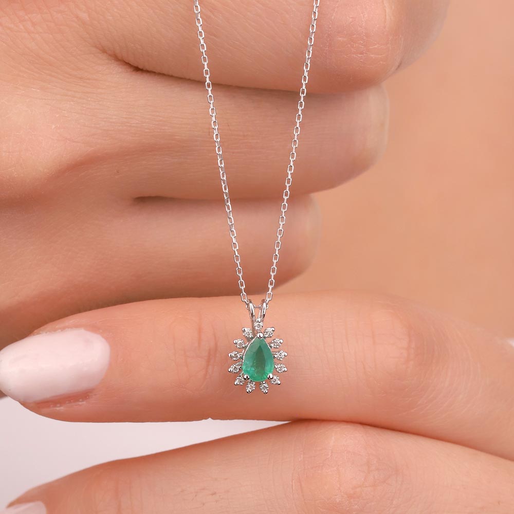 0,05 Karat Pırlantalı Zümrüt Taşlı Damla Kolye