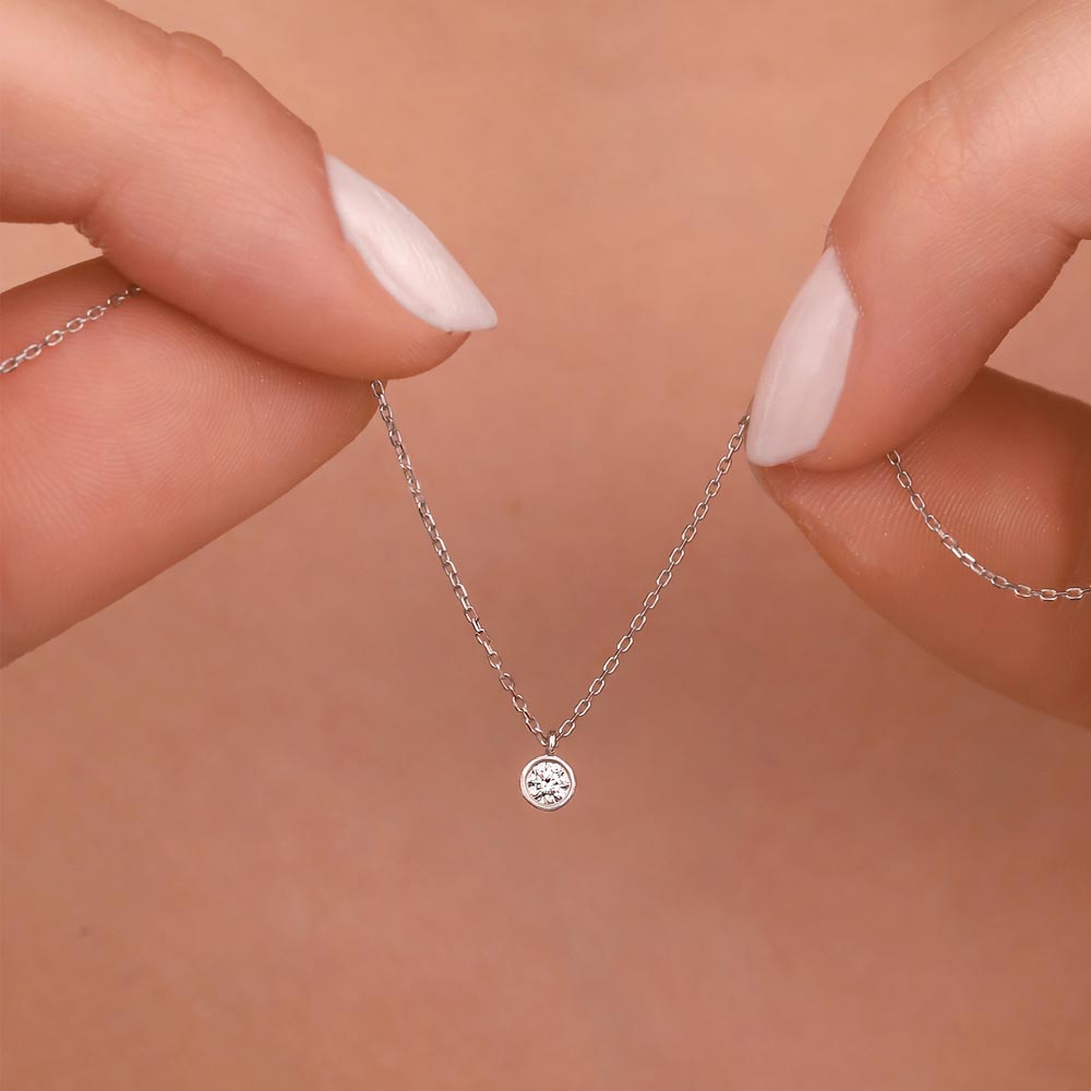 0,08 Karat Pırlantalı Oval Taşlı Kolye