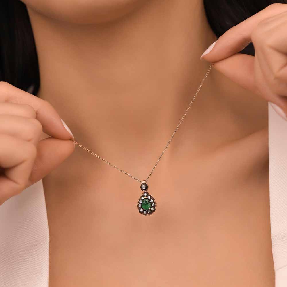 0,84 Karat Pırlanta Taşlı Damla Kesim Elmas Kolye