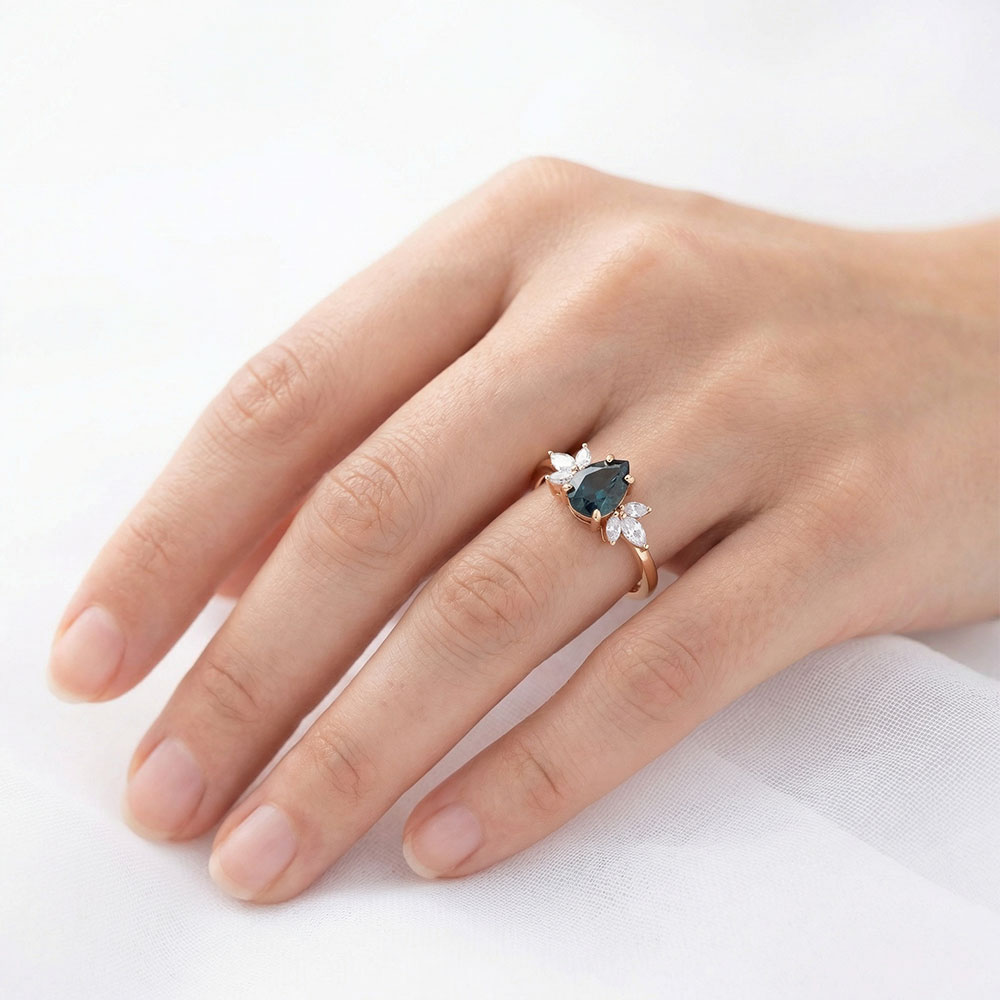 1.57 Karat London Blue Topaz Vintage Pırlanta Yüzük